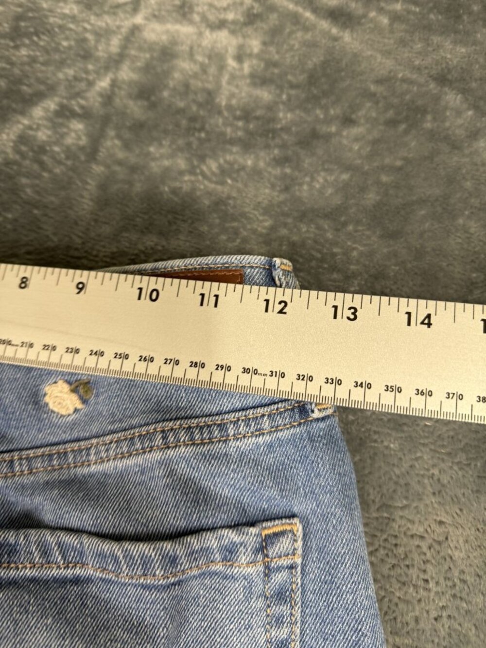 Ultra High-Rise Mom Jeans With Floral Embroidery By Hollister Womens Size 1R - Picture 8 of 10